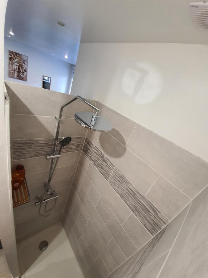 Suite Jacuzzi Privatif Plage Des Catalans Marsella Exterior foto