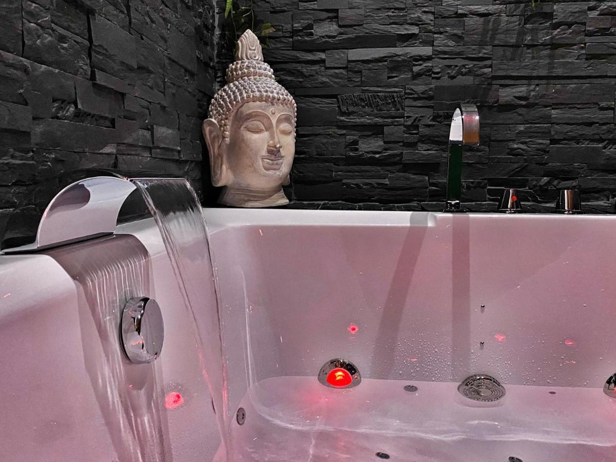 Suite Jacuzzi Privatif Plage Des Catalans Marsella Exterior foto