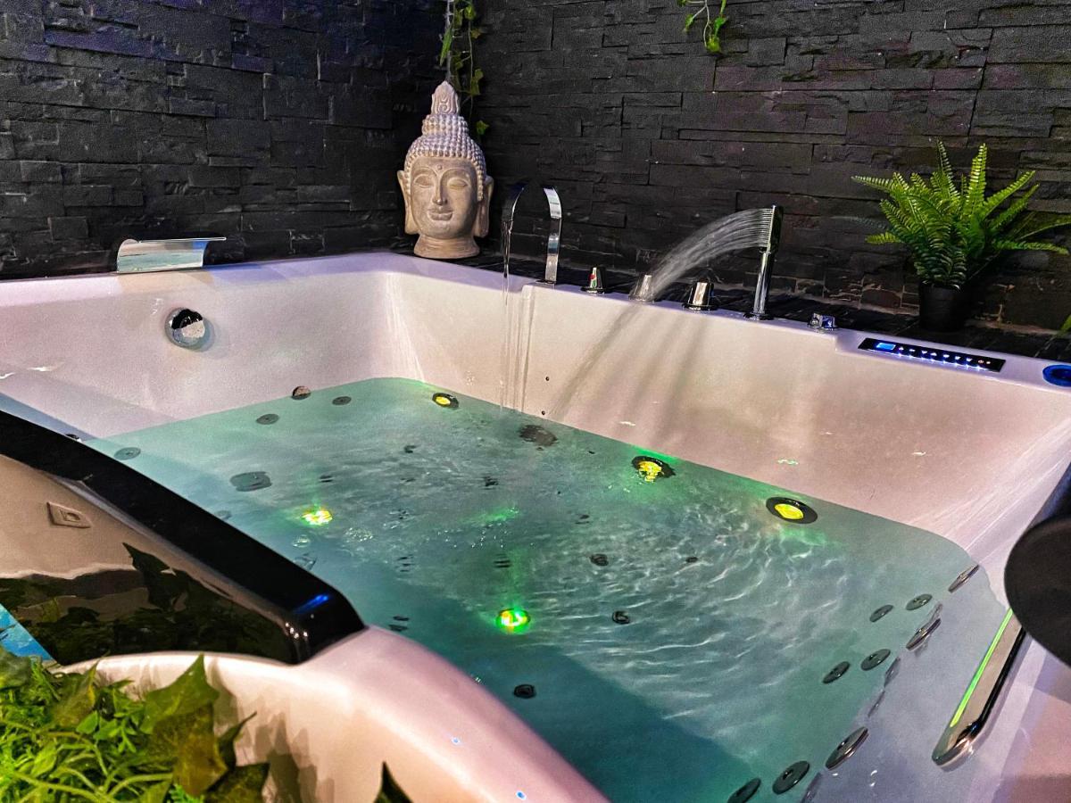 Suite Jacuzzi Privatif Plage Des Catalans Marsella Exterior foto