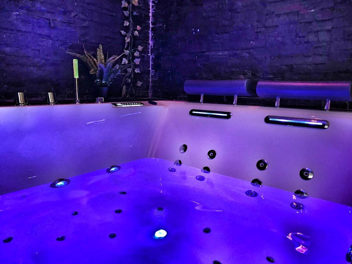 Suite Jacuzzi Privatif Plage Des Catalans Marsella Exterior foto