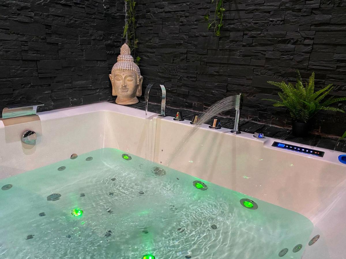 Suite Jacuzzi Privatif Plage Des Catalans Marsella Exterior foto